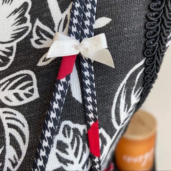 Victoria’s Secret Bra & Skirted Thong Set - Picture 4 of 12